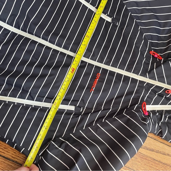 O'Neill Snowboarding Jacket - Picture 8 of 10